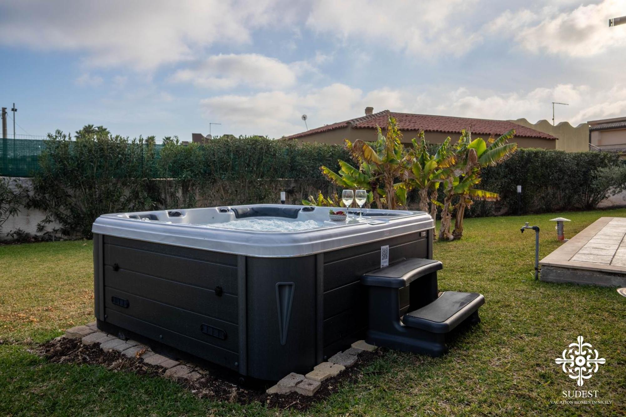 Villa Seaside - Beach Retreat With Jacuzzi Syracuse Exterior photo